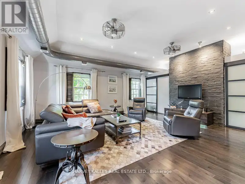 Custom Built Mixed-use Office/residential Property in Thornhill Village, 2013 Award Winner
