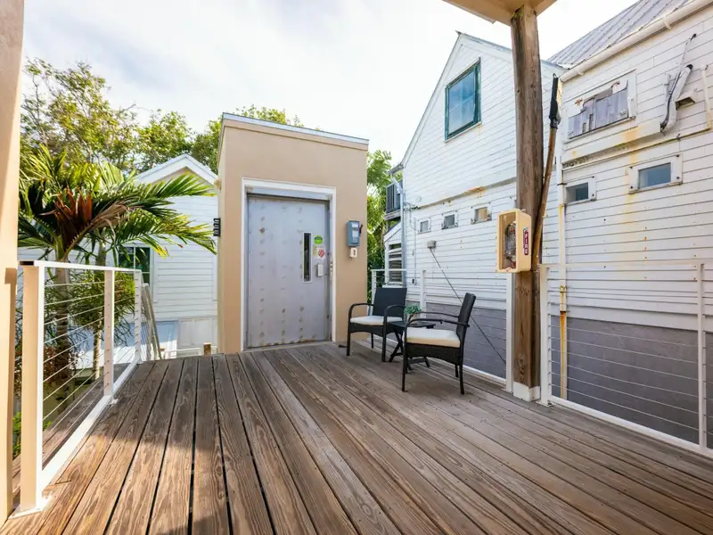 Mixed-use Compound with Residential and Commercial Units in Key West, Built 2021