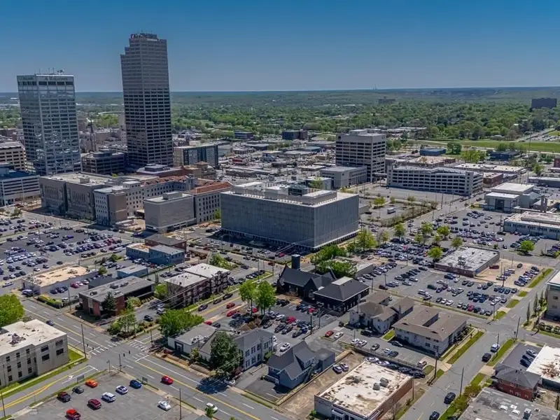 Remodeled Commercial Building Near I-630, Downtown Little Rock – Ideal for Office or Apartment