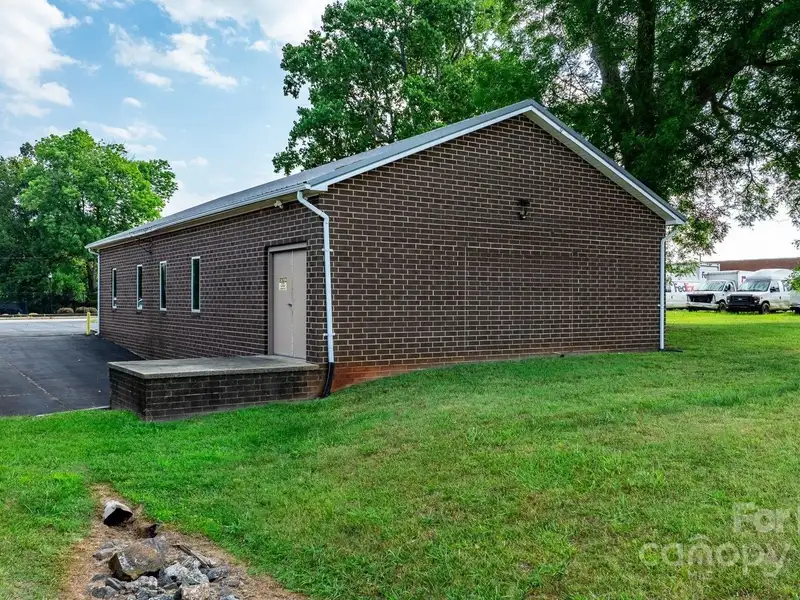Prime Brick Office Building with Expansion Potential in Downtown Hickory