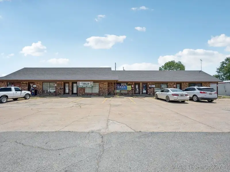Fully-occupied Office Suite Building in Downtown Checotah with Five Units