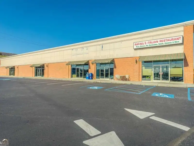 Commercial Strip Center on 3 Acres in Lafayette, Ga Near Walmart Supercenter