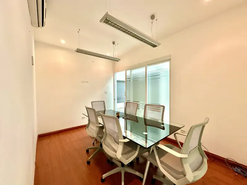 Modern 173 M² Office Space in Office One, Obarrio with Parking and Storage