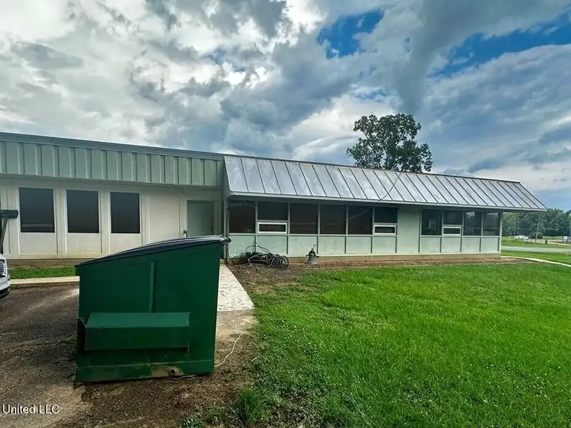Office Building for Sale or Lease Near Port - 4100 Sq Ft with Conference Room and Parking