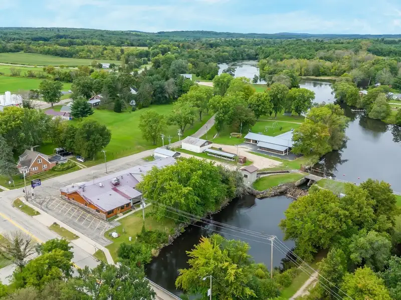Mixed-use Commercial Property with Bowling Alley, Bar, Restaurant, and Apartments in Poy Sippi