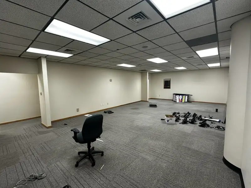 Large Office Building with Panoramic Views in Prime Downtown Location, 40,000 Sqft