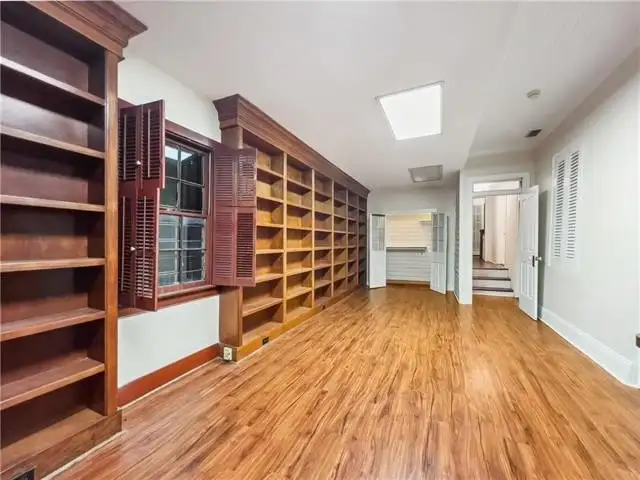 Versatile Mixed-use Property in Prime French Quarter Location