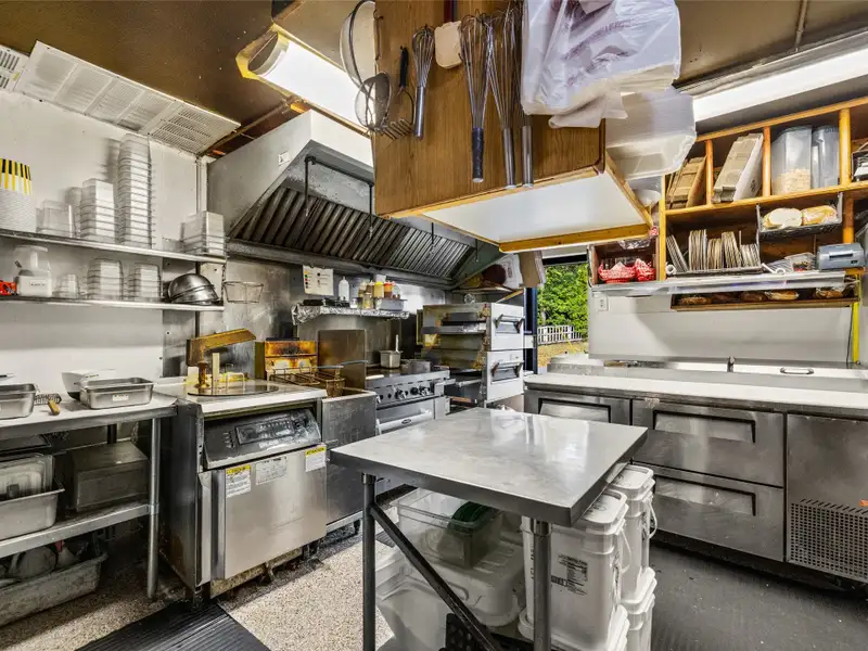Historic Del's Bar & Grill: Profitable Lakeside Business in Somers, Mt with Liquor License