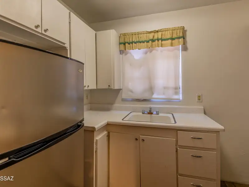Well-maintained 18-unit Motel Near Tucson Airport with Rv Spaces and Ample Parking