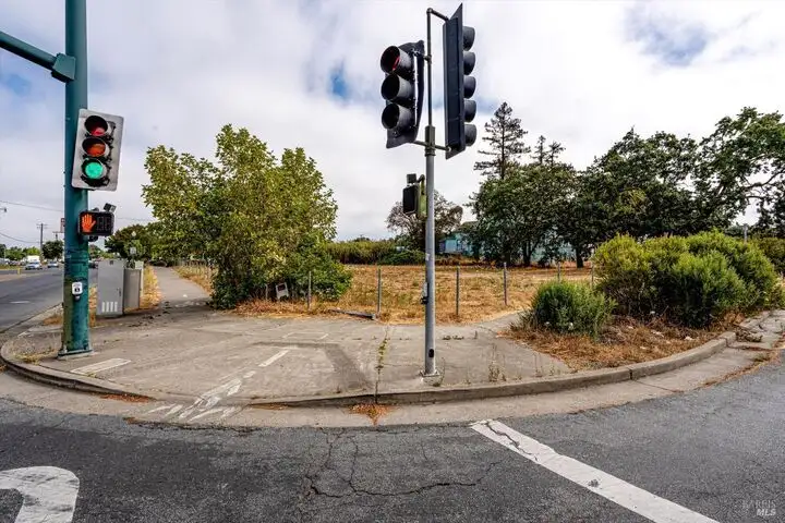 6.33-acre Development Opportunity in Prime Santa Rosa Location