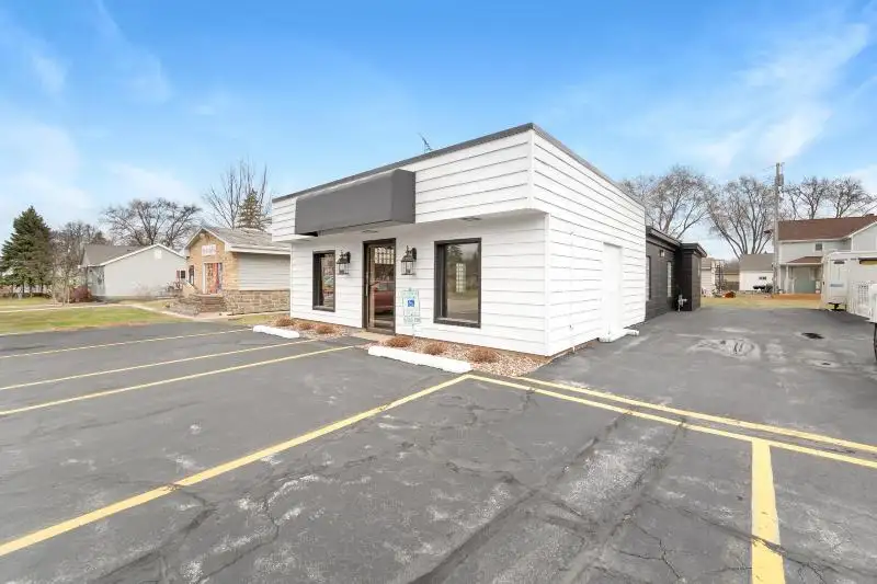Prime Office Space on Main Street, Fond Du Lac with Pylon Signage