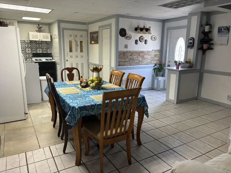 Mixed-use Property with 1-bedroom Apartment in Well-maintained Building