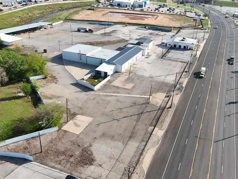 10.264-acre Commercial Property with Showroom, Warehouses, and Ample Parking on Jacksboro Hwy