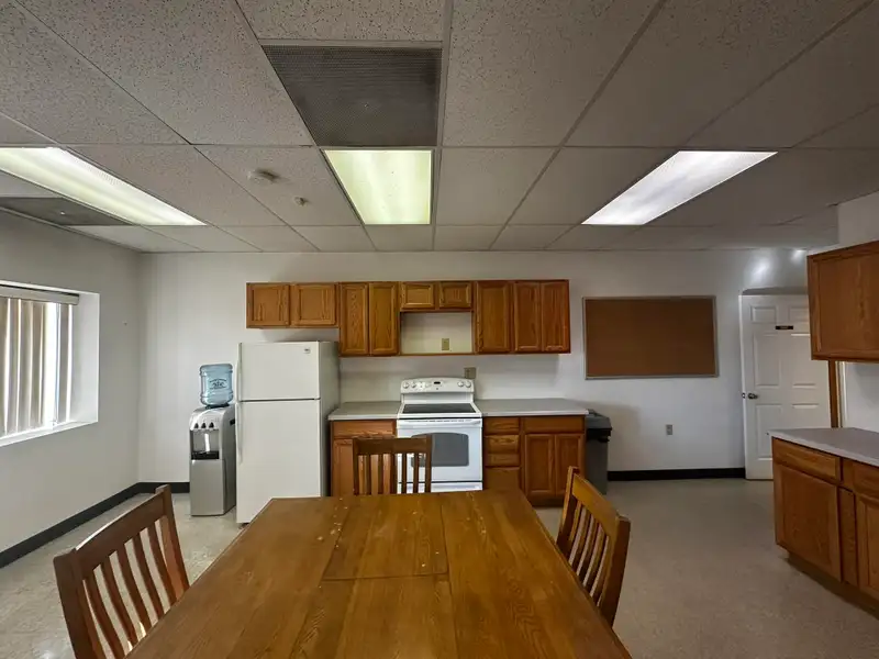 Industrial Complex with Three Buildings on 3.5 Acres Near I-70b