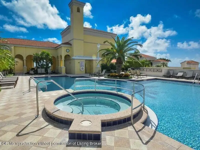 Live/work Condominium in Downtown West Palm Beach with Private Entrance and Parking