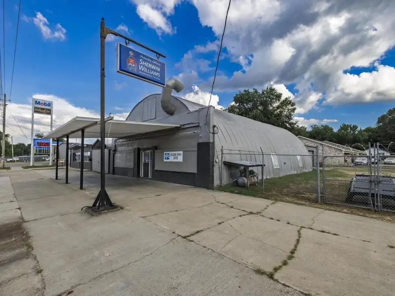 Profitable Auto Glass Repair and Body Shop with Expansion Potential in Hempstead County, Arkansas