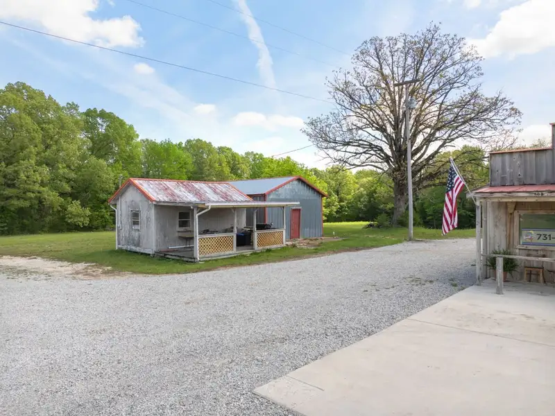 Commercial Restaurant on 3.4 Acres in Parsons, Tn with Highway Frontage and Modern Amenities