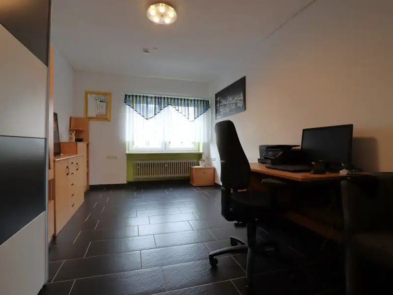 Restaurant and Guest Accommodation with Owner's Apartment in Modernized Facility