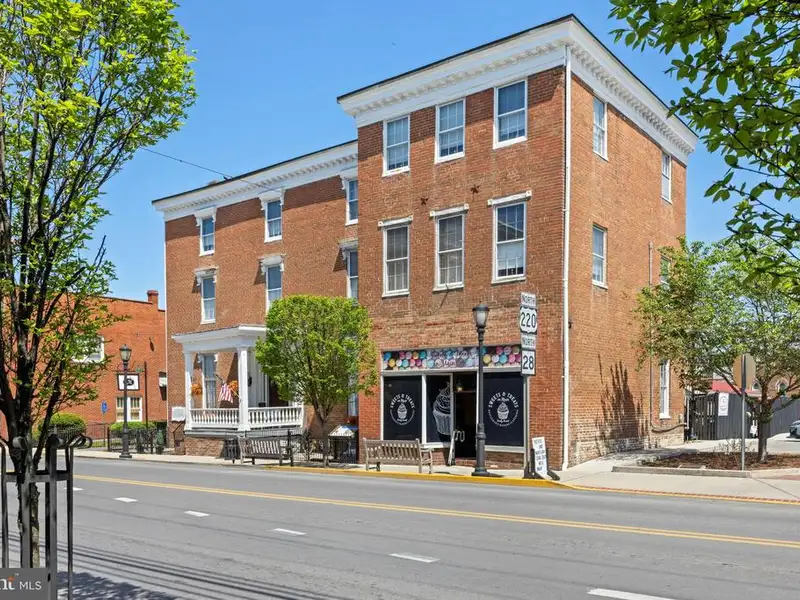 Historic Mcmechan Inn: 13-bedroom Home and Commercial Space in Moorefield, Wv