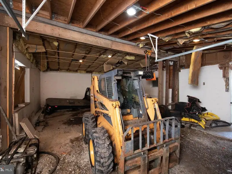 Commercial Property with Office and Warehouse Space in Norristown, Ideal for Multiple Tenants
