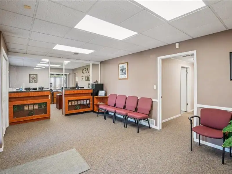 Flexible One-story Office Building Near Downtown Des Moines with Ample Parking