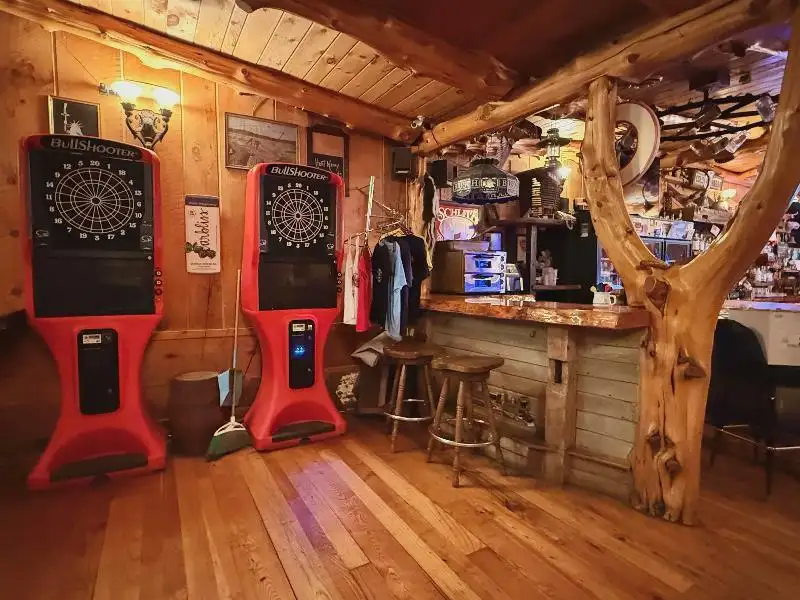 Turnkey Lodge-style Investment Opportunity in Berlin with Unique Interior and Bar