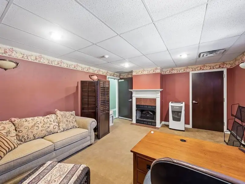 Versatile 2,752 Sq Ft Office Building in Central Rogers with Five Private Offices