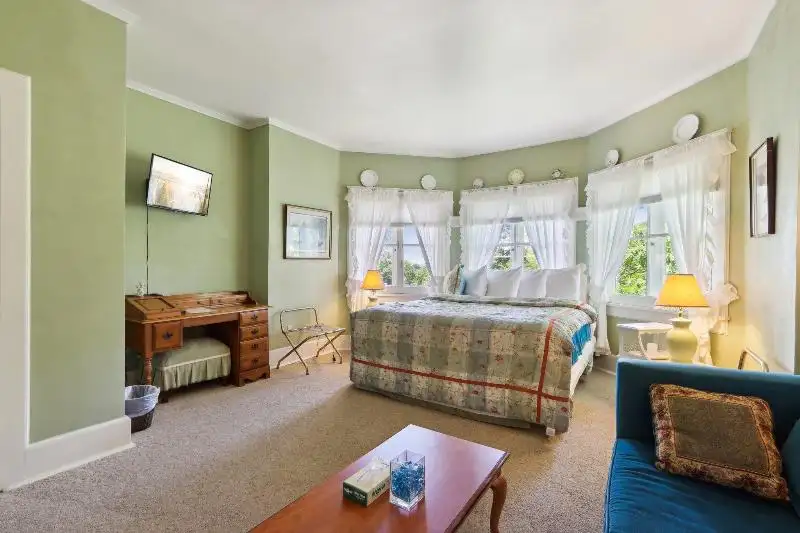 Turnkey B&b and Event Center in Wisconsin Dells with 17 Guest Suites