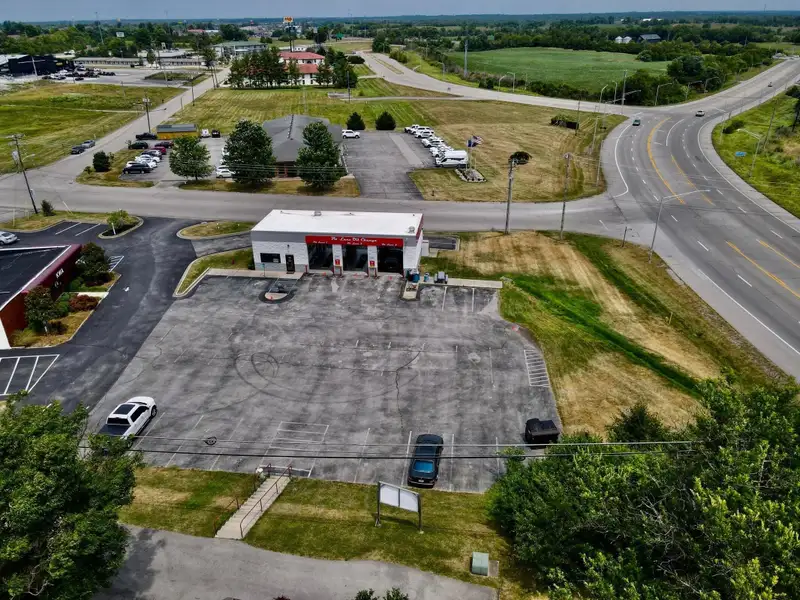 High-traffic B-3 Zoned Commercial Property on Lexington Rd. with Automotive Facility