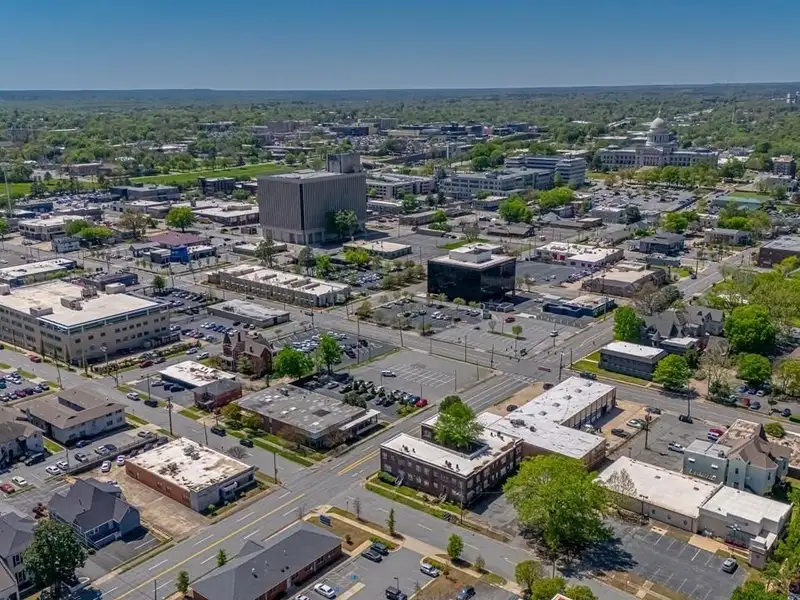 Remodeled Commercial Building Near I-630, Downtown Little Rock – Ideal for Office or Apartment