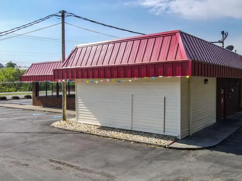 Prime Commercial Restaurant Space in High-traffic Location, 2915 Sq. Ft.