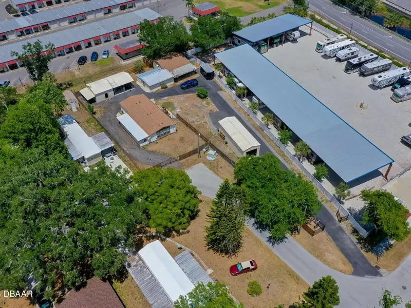 Mixed-use Property: Light Industrial and Residential Lots with Expansion Potential in Prime Location