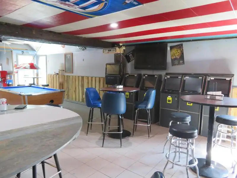 Turnkey Bar/restaurant with 2-bedroom Apartment and Development Potential in Northwoods