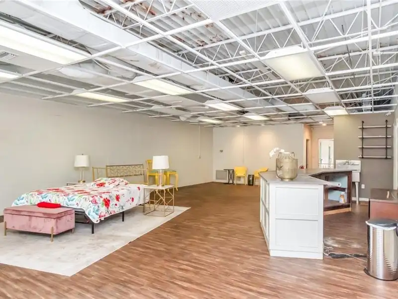 Prime Commercial Space with Dual Storefronts in Midtown, Mobile