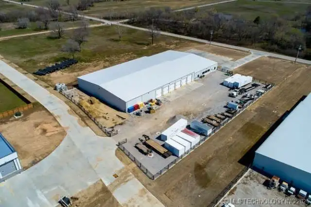 Modern Office/warehouse for Lease in Commercial General Zone - 22,080 Sf Total Space