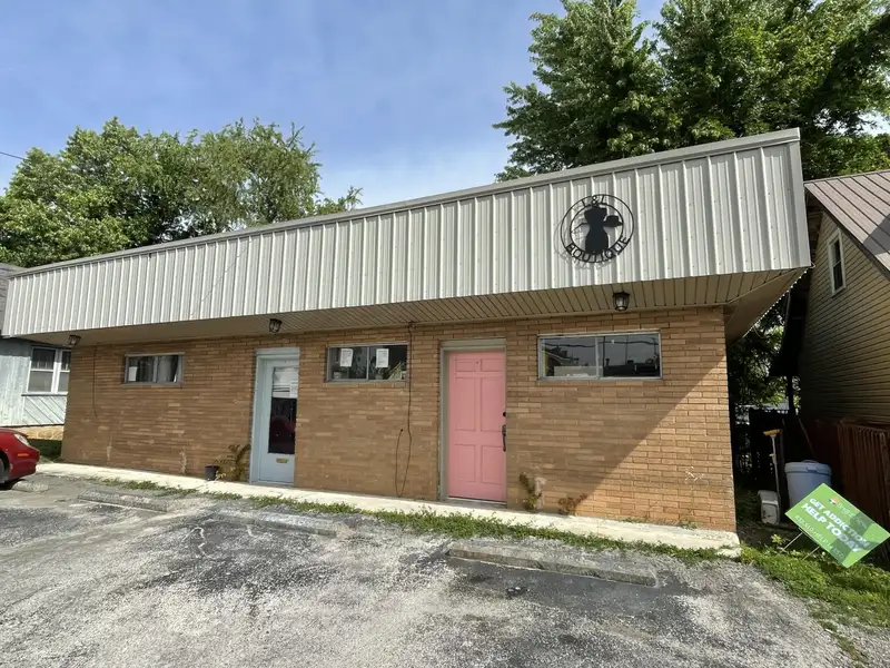 Centrally Located Office Building on Historic Courthouse Square, Downtown Whitley City