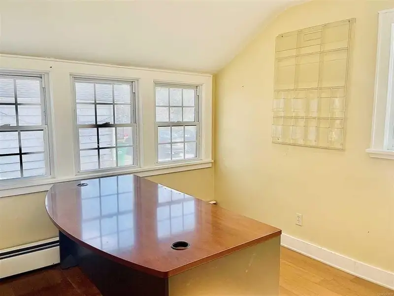 Cozy Office/studio Space in Pleasant Valley with Private Bathroom and Storage
