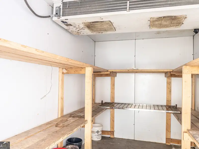 Versatile 4,200+ Sq. Ft. Commercial Building on Busy Highway with Storage and Office Space