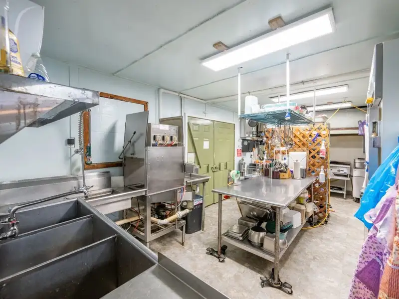 Commercial Restaurant on 3.4 Acres in Parsons, Tn with Extensive Equipment and Upgrades