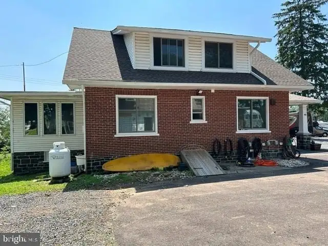 Versatile 4.5-acre Property on Bethlehem Pike with House, Barn, and Office Space