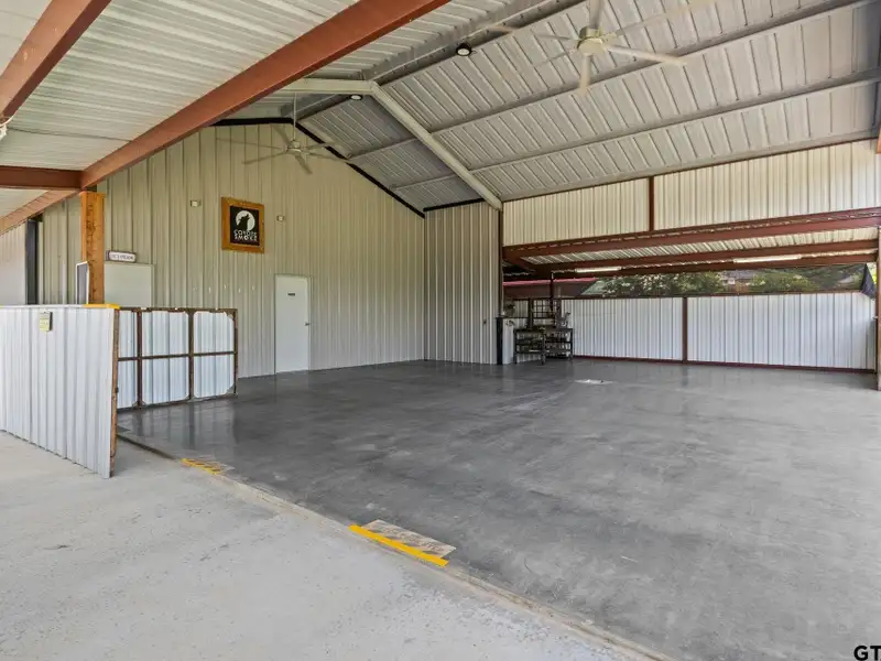 Commercial Property with 2400 Sq Ft Building on 1.168 Acres in Winnsboro, Tx
