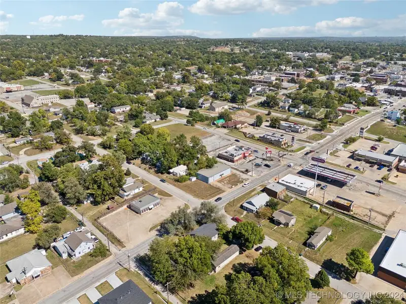 Versatile Former Machine Shop in Prime Downtown Sand Springs Location