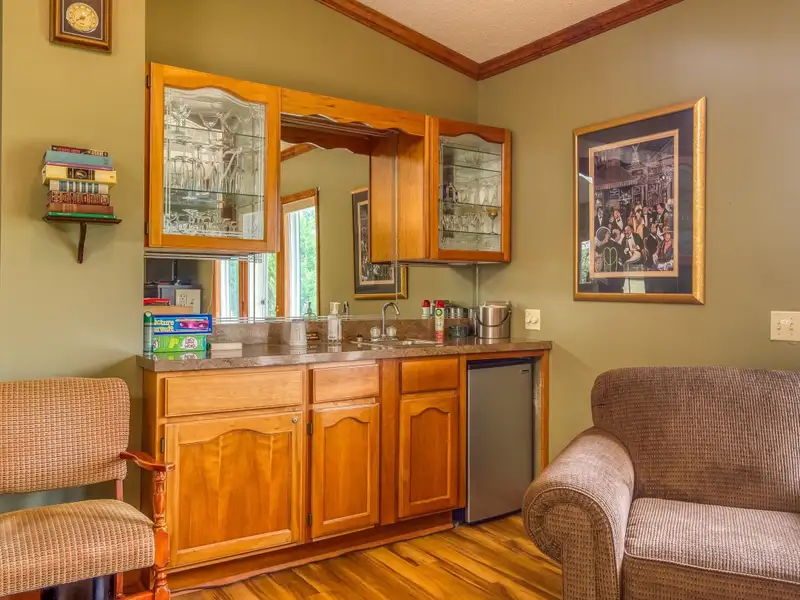 Fully Renovated Inn with 13 Guest Rooms on 5.52 Acres in White Mountains, Nh