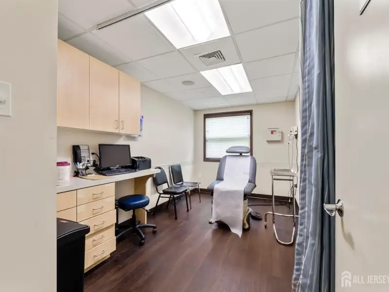Renovated 3,345 Sf Medical Condo in Ferris Plaza, East Brunswick