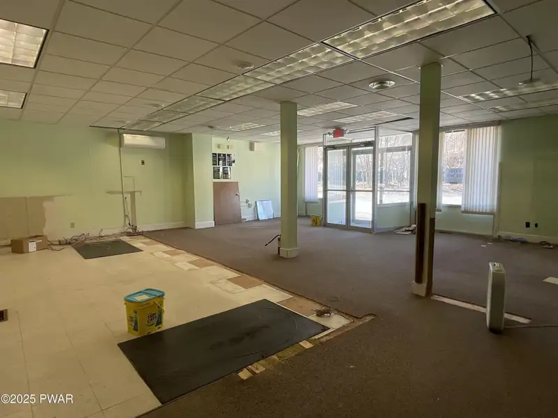 Versatile 948 Sq Ft Commercial Space for Lease in Lackawaxen with River Access
