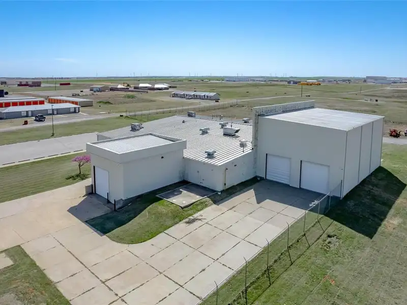 17,000 Sq Ft Versatile Industrial Facility on 402 Acres Near Oklahoma City
