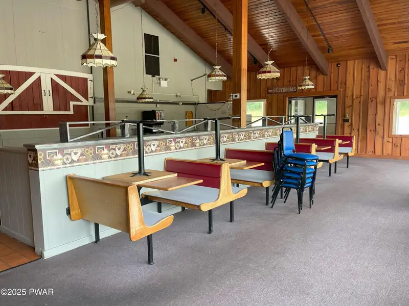 Commercial Building on 7.5 Acres in High-traffic Location Near Hamlin