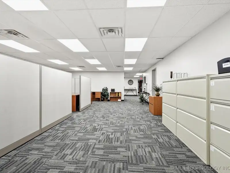 Commercial Office Building for Sale or Lease in Broken Arrow Business Corridor