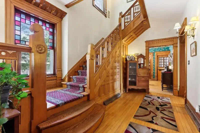 Historic Inn with Guest Suites and Motel Units in Wisconsin Dells