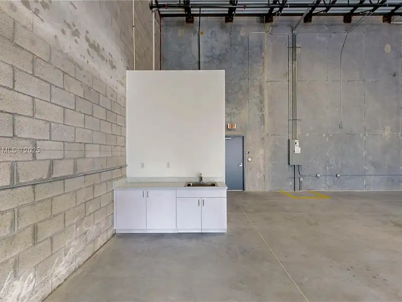 New 2,640 Sq. Ft. Warehouse in Homestead, Fl - Ideal for Storage and Business Operations
